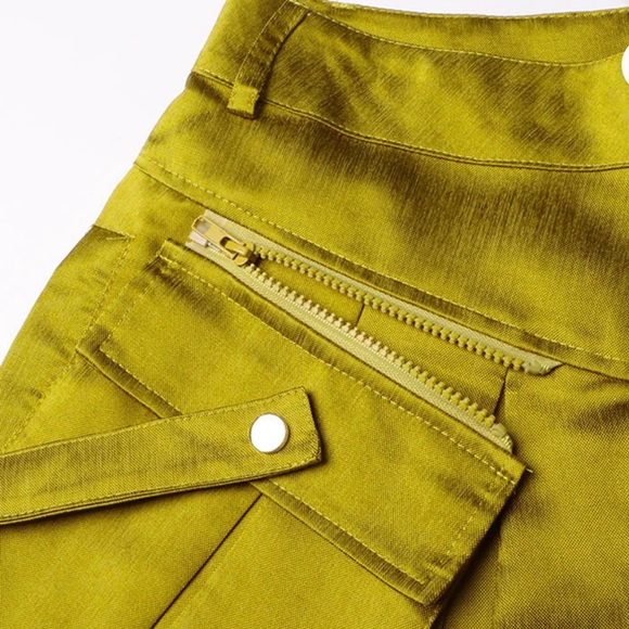 Let’s Brunch Cargo Pants in the color pear. Size M - Picture 6 of 7